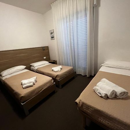 Hotel Trieste Риччоне Экстерьер фото